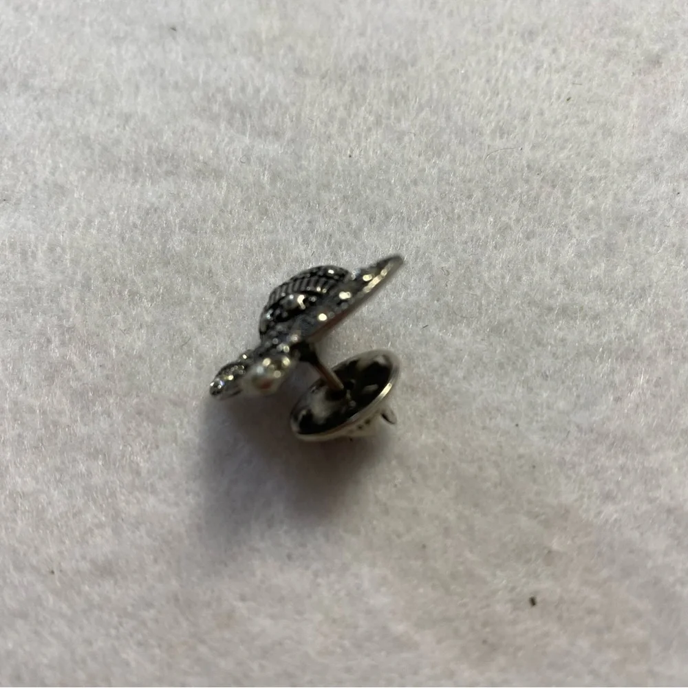 Elegant Bumblebee Lapel Hat Pin Brooch Faceted Marcasite style Silver tone